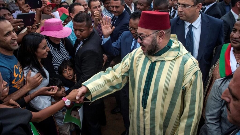 King Mohammed 6 with people 2