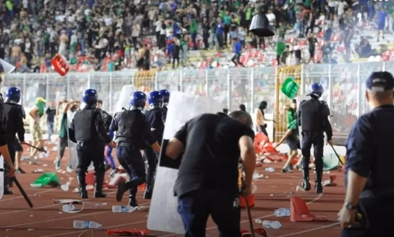 جنرالات الجزائر، ومحاولات "توحيش" الفئات الشعبية المهمشة! 5 Algerian footbal fans troubles