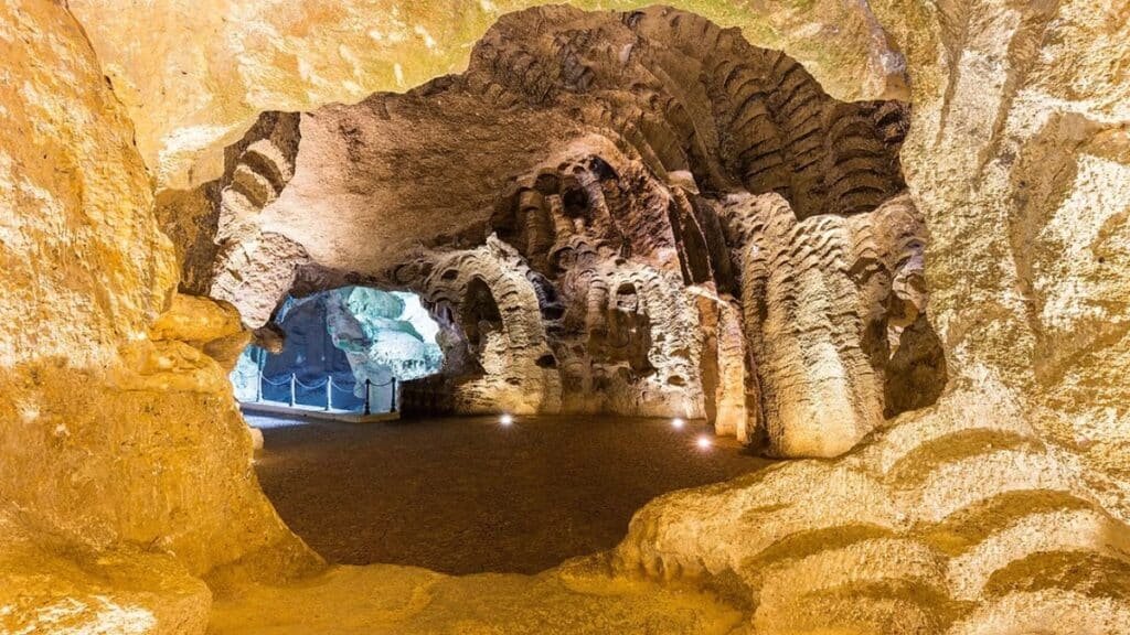 cave of hercule3