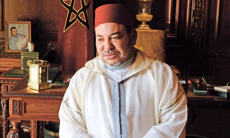 المغرب.. عقد من الريادة الروحية والدبلوماسية الدينية في أفريقيا 16 king mohammed 6 djellaba