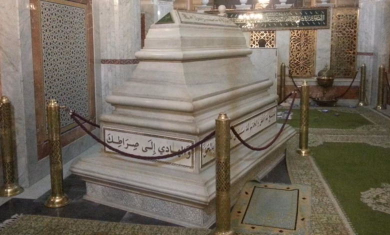الزاوية التيجانية | مئة مليون مريد وقبلتهم ضريح في فاس 9 darih ahmed tijani